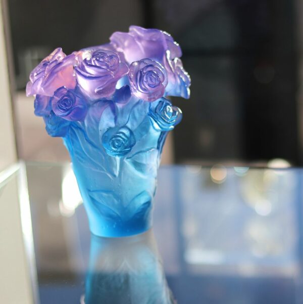 vase en pate de cristal bleu daum france