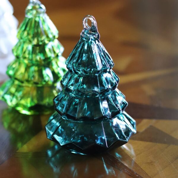 boule-de-noel-sapin-vert-lagon